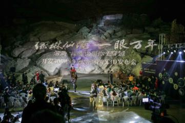 让人心动的惊艳宝藏文案：采世界之温柔，与明月同赠你