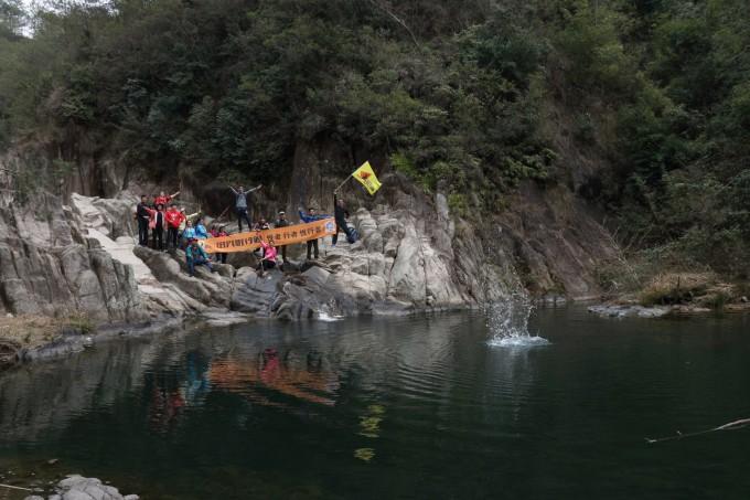 她等待五载,爆灯无数,却被孟非赶下,终于等到了牵手